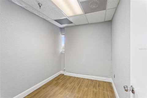 Commercial property in Orlando, Florida 57.97 sq.m. № 725525 - photo 22