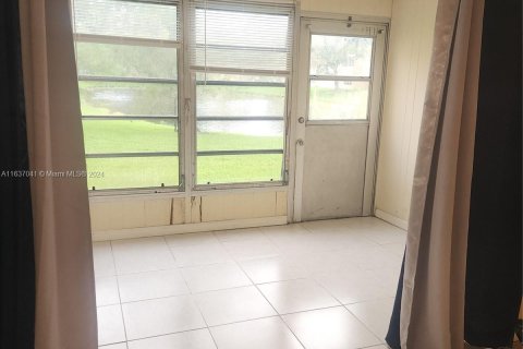 Condo in Tamarac, Florida, 1 bedroom  № 1310343 - photo 18