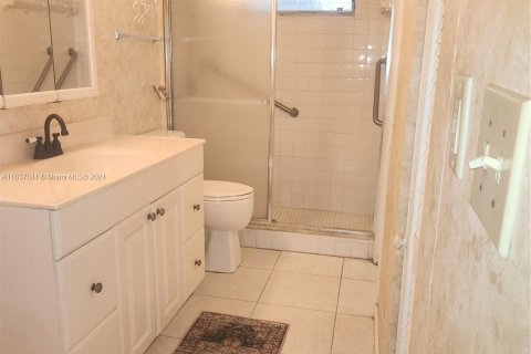 Condo in Tamarac, Florida, 1 bedroom  № 1310343 - photo 14