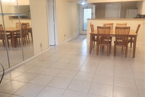 Condo in Tamarac, Florida, 1 bedroom  № 1310343 - photo 9