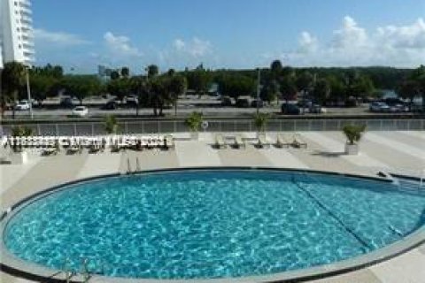 Condo in Sunny Isles Beach, Florida, 1 bedroom  № 1310344 - photo 19