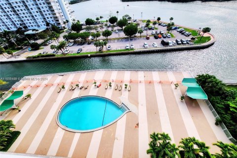 Condo in Sunny Isles Beach, Florida, 1 bedroom  № 1310344 - photo 7