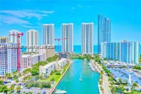 Condo in Sunny Isles Beach, Florida, 1 bedroom  № 1310344 - photo 15