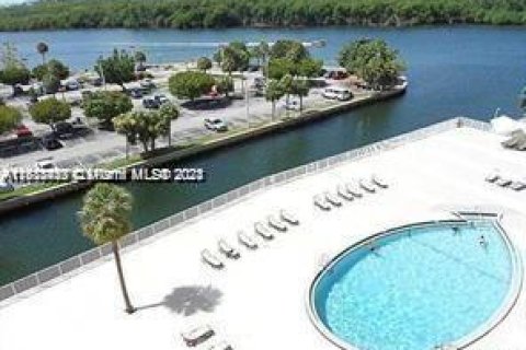 Condo in Sunny Isles Beach, Florida, 1 bedroom  № 1310344 - photo 20