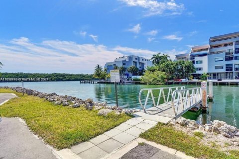 Condo in Sunny Isles Beach, Florida, 1 bedroom  № 1310344 - photo 2