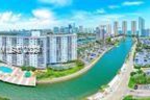 Condo in Sunny Isles Beach, Florida, 1 bedroom  № 1310344 - photo 12