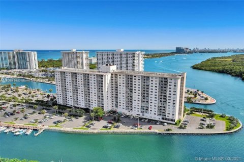 Condo in Sunny Isles Beach, Florida, 1 bedroom  № 1310344 - photo 4