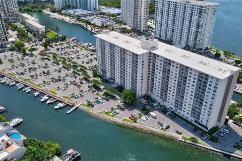 Condo in Sunny Isles Beach, Florida, 1 bedroom  № 1310344 - photo 8