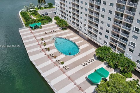 Condo in Sunny Isles Beach, Florida, 1 bedroom  № 1310344 - photo 6