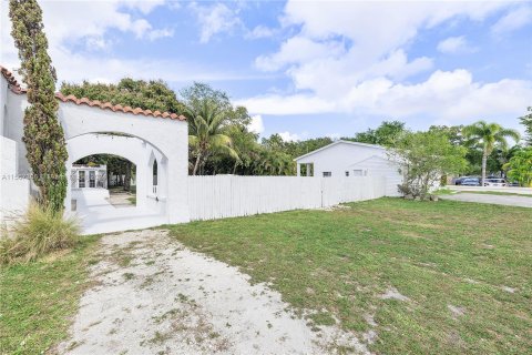 Immobilier commercial à vendre à North Miami, Floride № 1104181 - photo 26