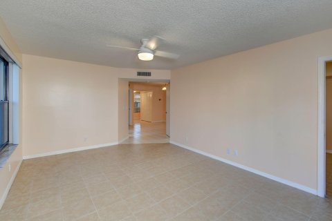 Condo in Stuart, Florida, 2 bedrooms  № 932642 - photo 17