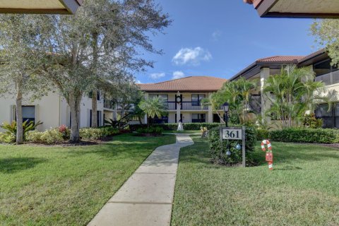 Condo in Stuart, Florida, 2 bedrooms  № 932642 - photo 1