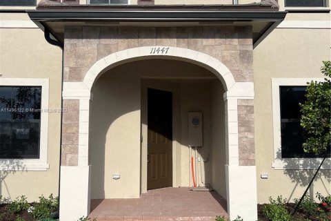 Villa ou maison à vendre à Hialeah, Floride: 3 chambres, 153.29 m2 № 873944 - photo 4