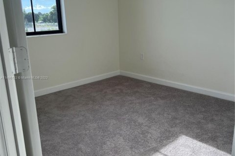 House in Hialeah, Florida 3 bedrooms, 153.29 sq.m. № 873944 - photo 27