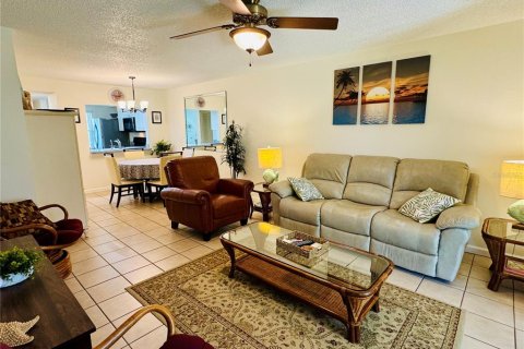 Condo in Dunedin, Florida, 2 bedrooms  № 1379710 - photo 4