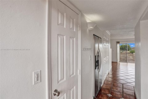 Condo in Hialeah, Florida, 3 bedrooms  № 1269012 - photo 20