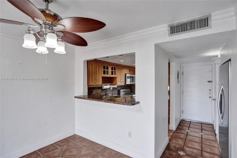 Condo in Hialeah, Florida, 3 bedrooms  № 1269012 - photo 17