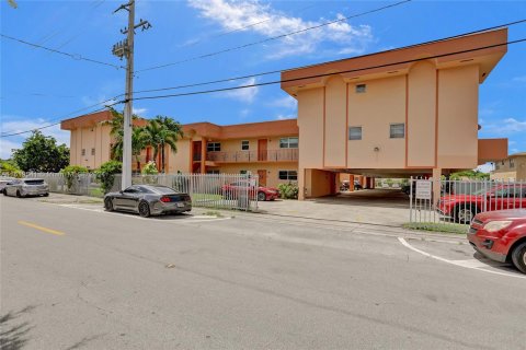 Condo in Hialeah, Florida, 3 bedrooms  № 1269012 - photo 2