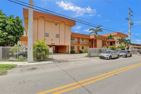 Condo in Hialeah, Florida, 3 bedrooms  № 1269012 - photo 1