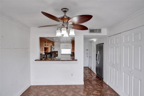 Condo in Hialeah, Florida, 3 bedrooms  № 1269012 - photo 16