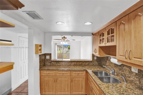 Condo in Hialeah, Florida, 3 bedrooms  № 1269012 - photo 24