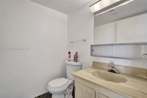 Copropriété à vendre à Palm Springs, Floride: 1 chambre, 66.43 m2 № 1269014 - photo 16