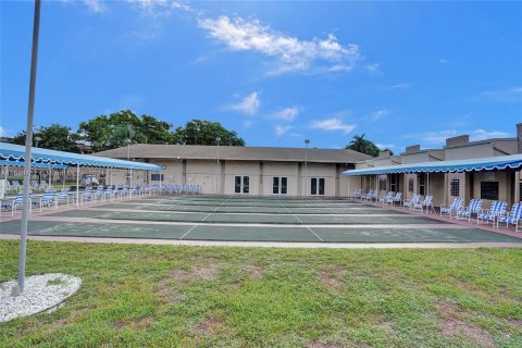 Condo in Palm Springs, Florida, 1 bedroom  № 1269014 - photo 27