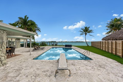 Villa ou maison à vendre à Miami, Floride: 5 chambres, 539.3 m2 № 942678 - photo 13