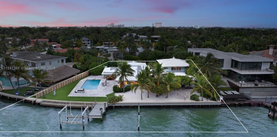 Villa ou maison à Miami, Floride 5 chambres, 539.3 m2 № 942678