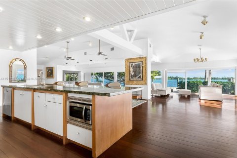 Villa ou maison à vendre à Miami, Floride: 5 chambres, 539.3 m2 № 942678 - photo 4