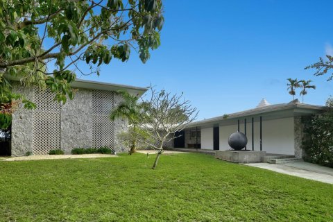 House in Miami, Florida 5 bedrooms, 539.3 sq.m. № 942678 - photo 16