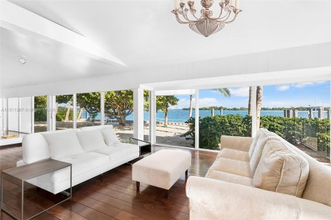 Villa ou maison à vendre à Miami, Floride: 5 chambres, 539.3 m2 № 942678 - photo 8