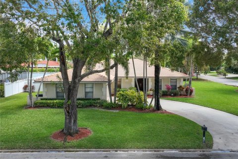 House in Coral Springs, Florida 4 bedrooms, 210.7 sq.m. № 1102765 - photo 2