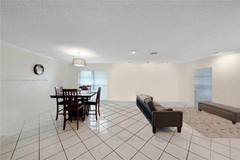 Casa en venta en Coral Springs, Florida, 4 dormitorios, 210.7 m2 № 1102765 - foto 13