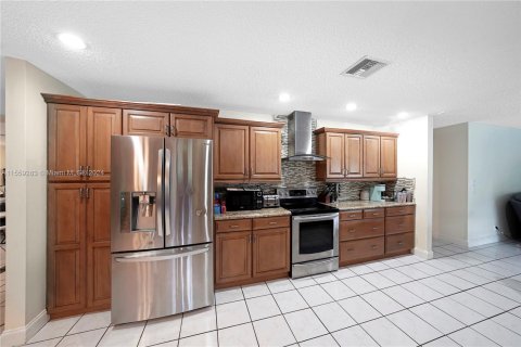 House in Coral Springs, Florida 4 bedrooms, 210.7 sq.m. № 1102765 - photo 9