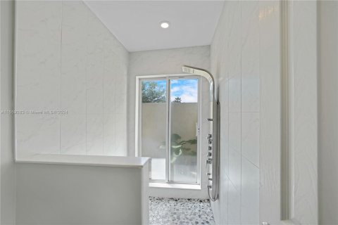 Casa en venta en Coral Springs, Florida, 4 dormitorios, 210.7 m2 № 1102765 - foto 18