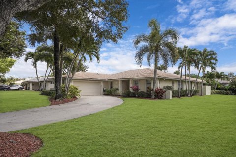 House in Coral Springs, Florida 4 bedrooms, 210.7 sq.m. № 1102765 - photo 3