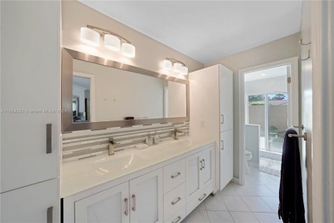 Casa en venta en Coral Springs, Florida, 4 dormitorios, 210.7 m2 № 1102765 - foto 17
