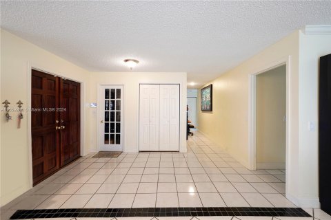 House in Coral Springs, Florida 4 bedrooms, 210.7 sq.m. № 1102765 - photo 5