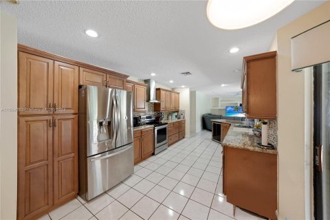 Casa en venta en Coral Springs, Florida, 4 dormitorios, 210.7 m2 № 1102765 - foto 8