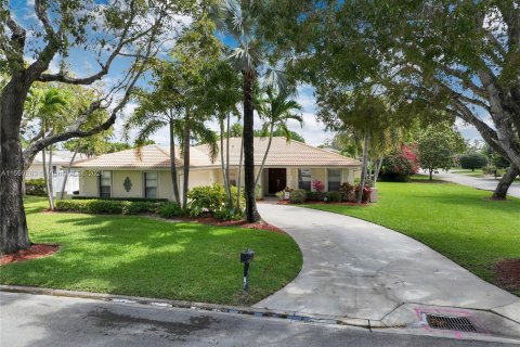House in Coral Springs, Florida 4 bedrooms, 210.7 sq.m. № 1102765 - photo 4
