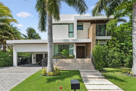 House in Key Biscayne, Florida 6 bedrooms, 332.96 sq.m. № 1355278 - photo 1