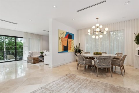 House in Key Biscayne, Florida 6 bedrooms, 332.96 sq.m. № 1355278 - photo 5