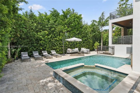 Casa en venta en Key Biscayne, Florida, 6 dormitorios, 332.96 m2 № 1355278 - foto 30