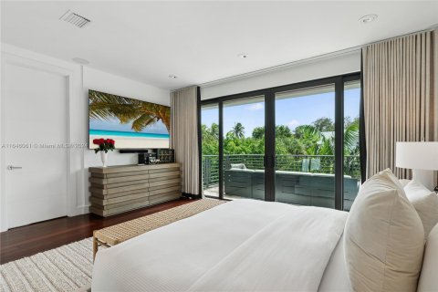 House in Key Biscayne, Florida 6 bedrooms, 332.96 sq.m. № 1355278 - photo 18