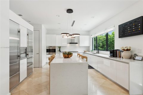 House in Key Biscayne, Florida 6 bedrooms, 332.96 sq.m. № 1355278 - photo 12