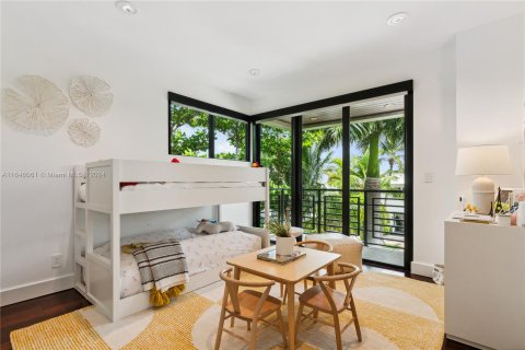 House in Key Biscayne, Florida 6 bedrooms, 332.96 sq.m. № 1355278 - photo 26