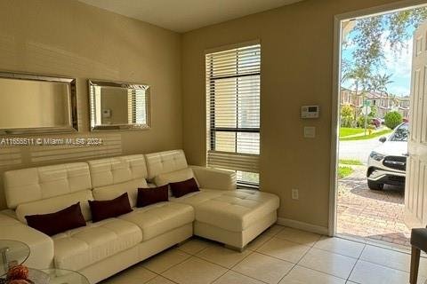 Townhouse in Homestead, Florida 4 bedrooms, 168.25 sq.m. № 1355322 - photo 7