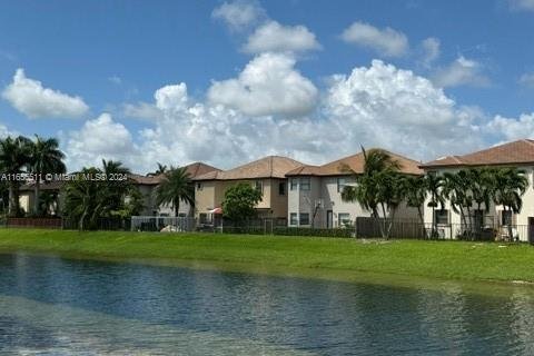 Townhouse in Homestead, Florida 4 bedrooms, 168.25 sq.m. № 1355322 - photo 11