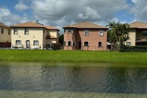 Townhouse in Homestead, Florida 4 bedrooms, 168.25 sq.m. № 1355322 - photo 10